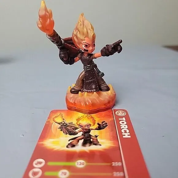Skylanders Trap Team‎ Lot of 4 Figures & 2 Crystals with Cards